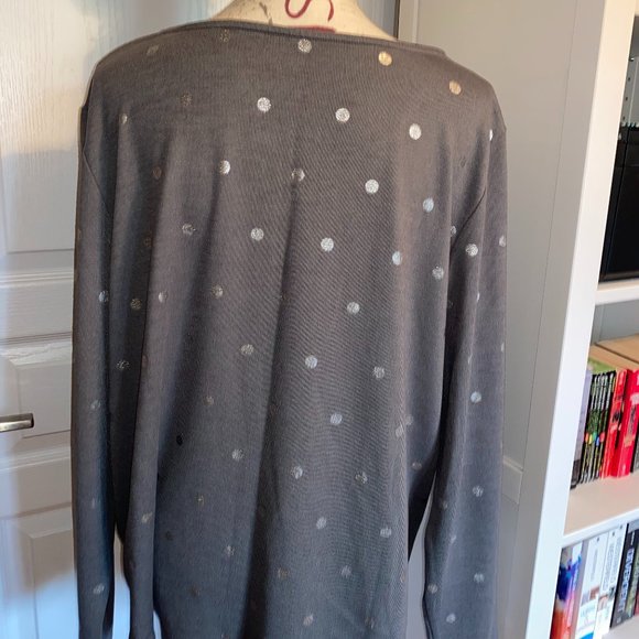 Long sleeve polka dot v-neck - Picture 2 of 2